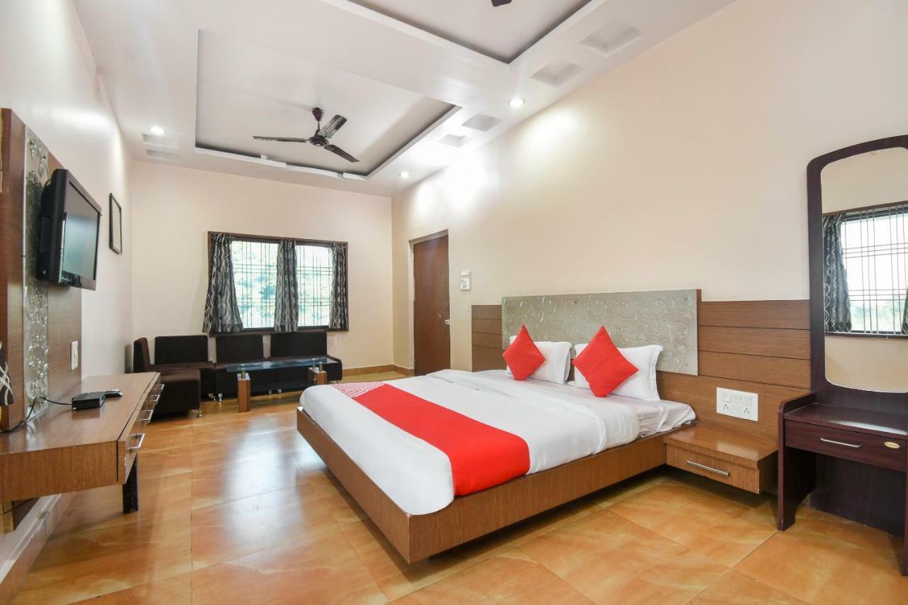 Oyo 47464 Hotel The Country Club Bilāspur Екстериор снимка